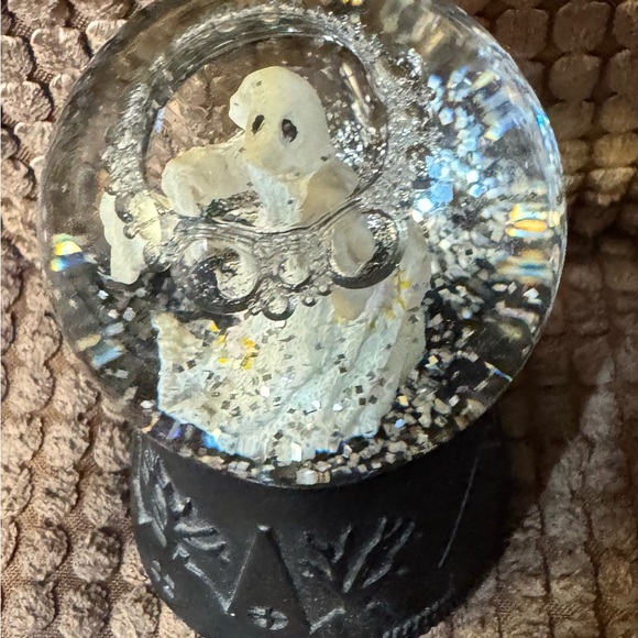 Ghost Snow Globe with Black Base - Picture 2 of 4